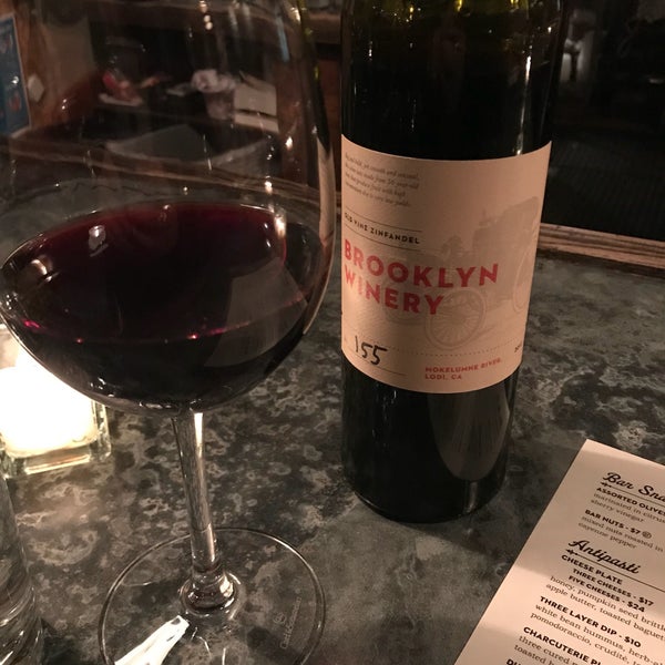 Foto tirada no(a) Brooklyn Winery por Jennie B. em 1/11/2018