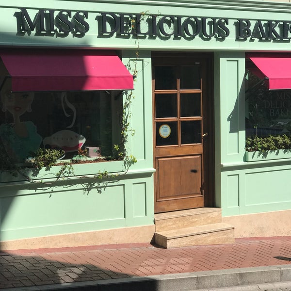 Foto tirada no(a) Miss Delicious Bakery por Zeynel K. em 9/25/2017