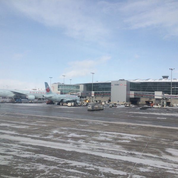 Foto tirada no(a) Aeroporto Internacional Pearson de Toronto (YYZ) por Valeriy K. em 2/15/2015