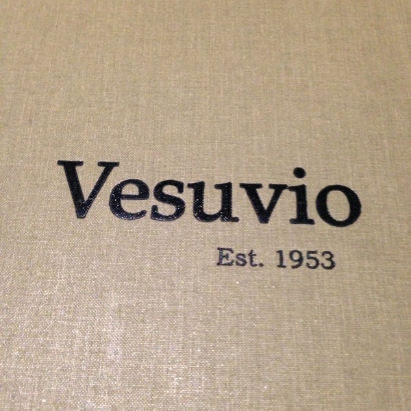 Das Foto wurde bei Vesuvio Pizzeria &amp; Restaurant von Orlando M. am 9/2/2013 aufgenommen
