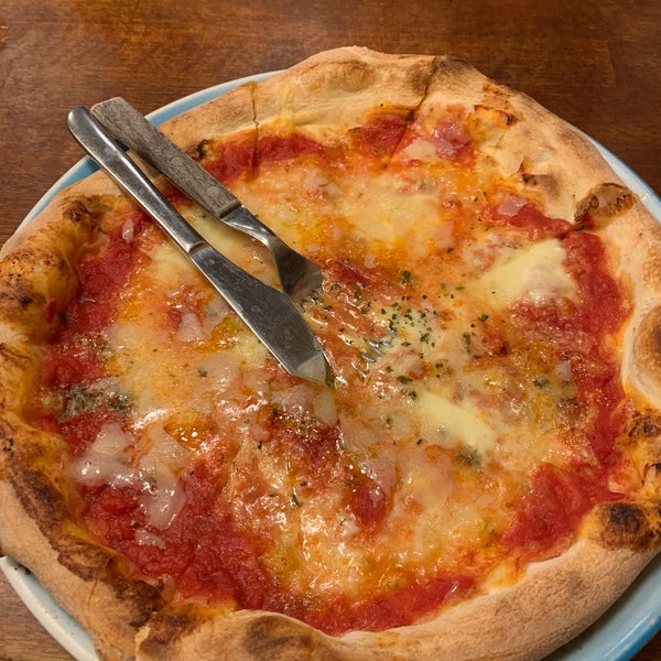 Foto diambil di Pizzeria La Fiorita oleh Illia pada 11/14/2018