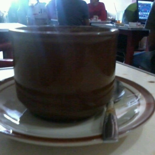 Foto diambil di Coffee Tiam oleh Fajar R. pada 2/3/2013