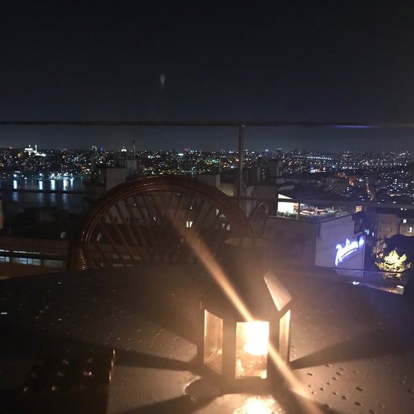 Das Foto wurde bei Soho House Roof Top von 💖 Sacit C. am 7/3/2019 aufgenommen