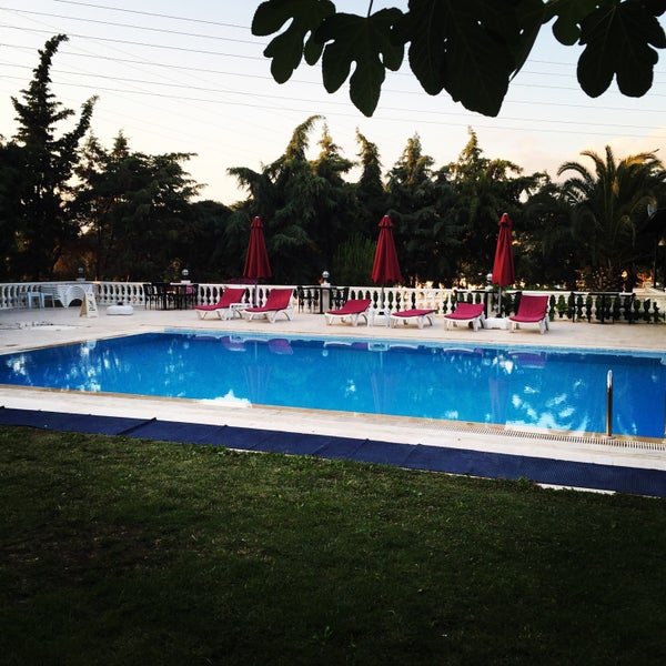 Foto diambil di Alaçatı Golden Resort oleh Pınar Ç. pada 6/19/2015