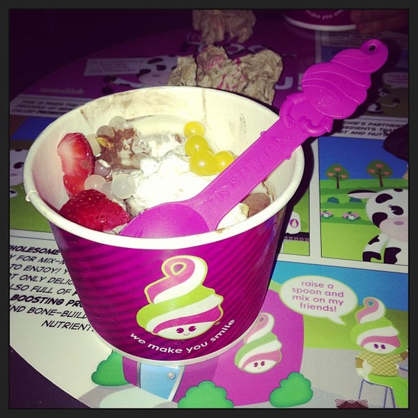 9/6/2013에 Karina R.님이 Menchie&#39;s Frozen Yogurt에서 찍은 사진