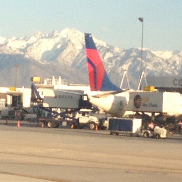 4/22/2013 tarihinde Jackie F.ziyaretçi tarafından Salt Lake City Uluslararası Havalimanı (SLC)'de çekilen fotoğraf