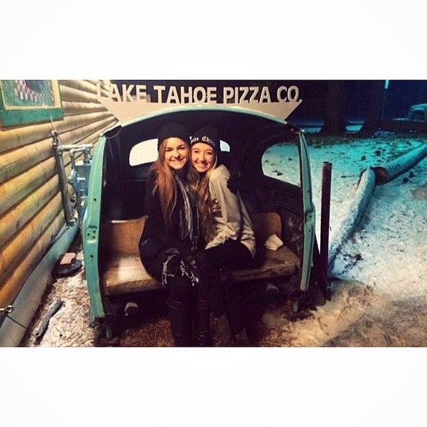 Foto tomada en Lake Tahoe Pizza Company  por Kelly Jean E. el 12/29/2014