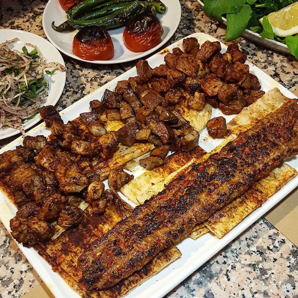 Das Foto wurde bei Kazan Restaurant Konyaaltı von Hakan K. am 3/22/2017 aufgenommen