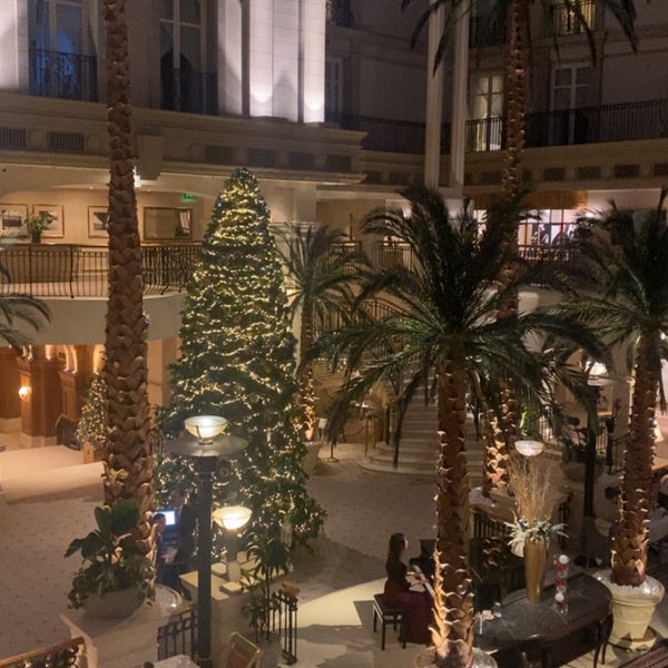 Photo taken at The Winter Garden by Yahÿa on 12/12/2022