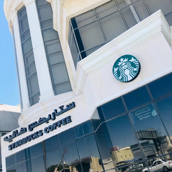 Foto diambil di Starbucks (ستاربكس) oleh Hassan pada 3/18/2022