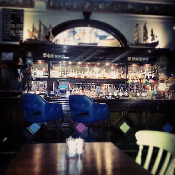 6/24/2013 tarihinde Nastya D.ziyaretçi tarafından Nobles Cafe bar &amp; Restaurant'de çekilen fotoğraf
