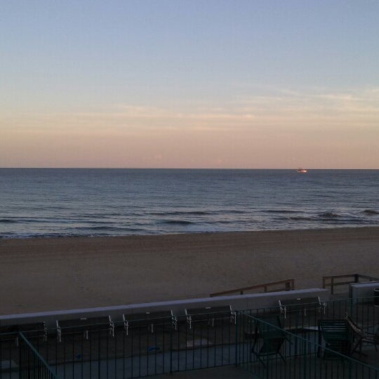 รูปภาพถ่ายที่ Quality Inn Boardwalk โดย Michele H. เมื่อ 12/31/2013