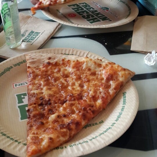 4/19/2014에 DHIR B.님이 New York Pizza에서 찍은 사진