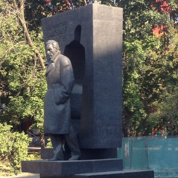 Памятник зорге в москве