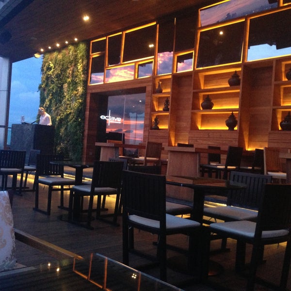 Foto tirada no(a) Octave Rooftop Lounge &amp; Bar por TT C. em 5/12/2013