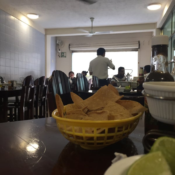 Foto diambil di Marisquería El Taco Loco oleh Jorge I. pada 1/19/2016
