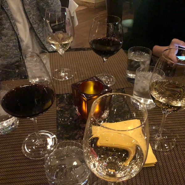 Снимок сделан в Ferraro&#39;s Italian Restaurant &amp; Wine Bar пользователем Qingqing X. 2/11/2019