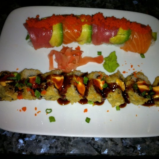 Photo prise au Yosake Downtown Sushi Lounge par Jason B. le11/17/2011