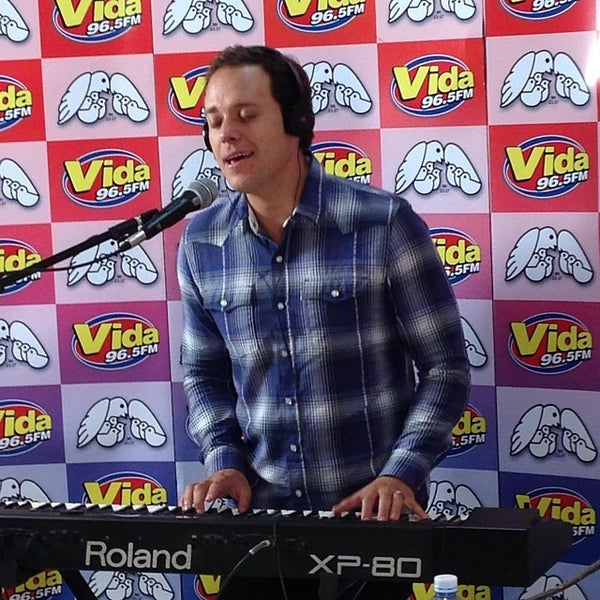 รูปภาพถ่ายที่ Rádio Vida FM 96.5 โดย Marcelinho M. เมื่อ 11/27/2013