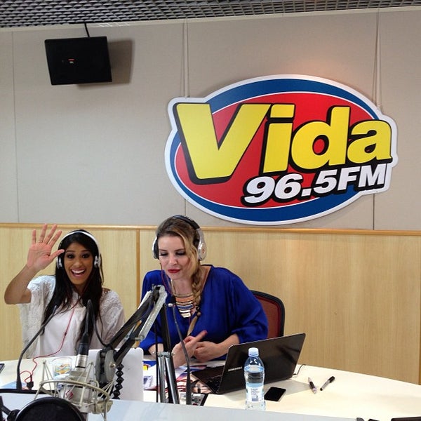 Photo prise au Rádio Vida FM 96.5 par Marcelinho M. le4/12/2013