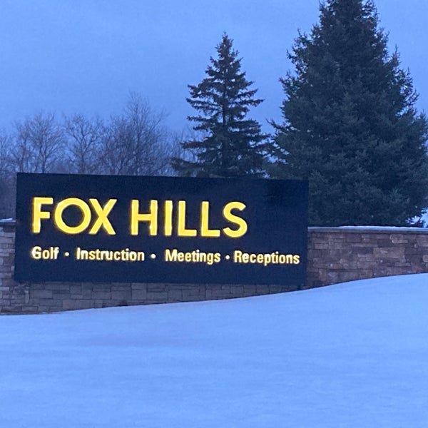 Снимок сделан в Fox Hills Golf &amp; Banquet Center пользователем Jason H. 2/11/2022
