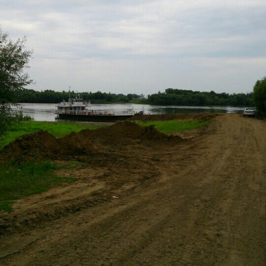 Паром большеречье. Паромная переправа большеречье-муромцево. Паромная переправа большеречье-муромцево. Паром большеречье. Переправа большеречье.