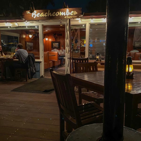 รูปภาพถ่ายที่ The Beachcomber Cafe โดย RayanAb เมื่อ 8/4/2021