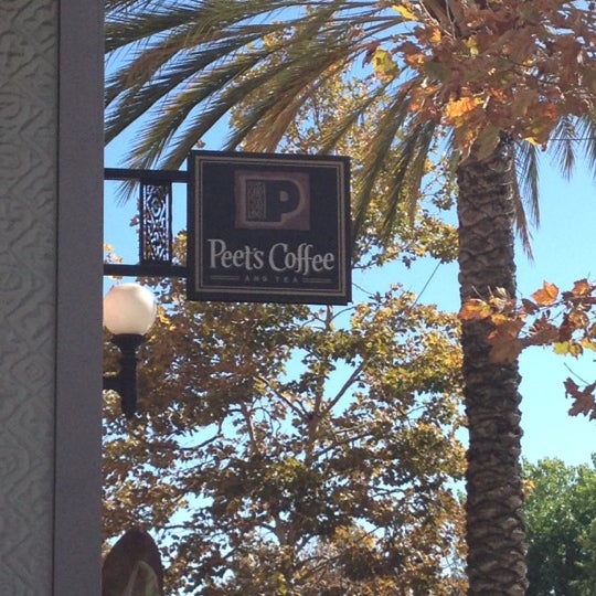 Photo taken at Peet&#39;s Coffee &amp; Tea by Candice H. on 10/7/2012