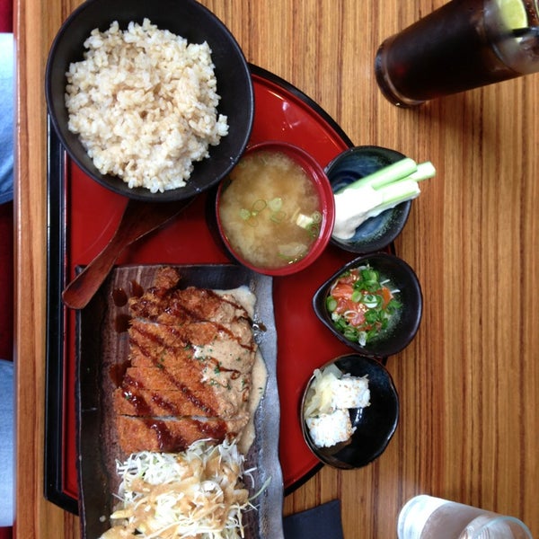 1/11/2013 tarihinde John V.ziyaretçi tarafından Fuku Japanese Restaurant'de çekilen fotoğraf