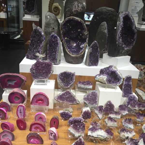 Photo taken at Astro Gallery of Gems by 💎 Naz C. on 8/12/2015