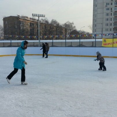Московские коньки. Круглосуточные катки в москве с прокатом коньков. Круглосуточные катки. Парк царицыно каток. Каток олимпийский москва.