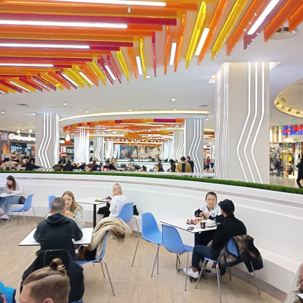 Фудкорт в океании на славянском бульваре. Фудкорт гостиный двор. Гостиный двор тула фудкорт. Жемчужная плаза фудкорт. Дизайн фудкорта.