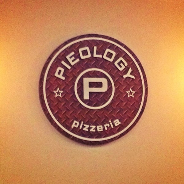 4/22/2013 tarihinde Carlos P.ziyaretçi tarafından Pieology Pizzeria'de çekilen fotoğraf