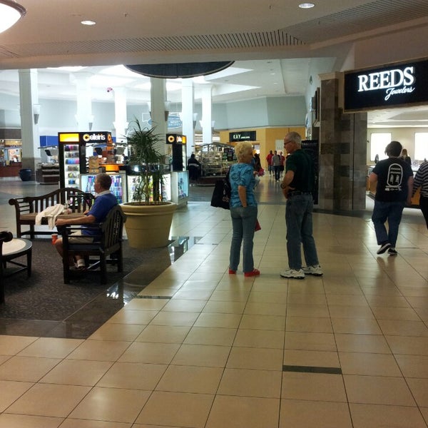 3/13/2013 tarihinde James M.ziyaretçi tarafından Melbourne Square Mall'de çekilen fotoğraf