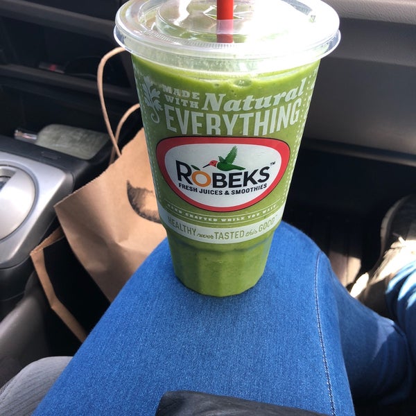 Photo taken at Robeks Fresh Juices &amp; Smoothies by Patricia C. on 4/29/2018