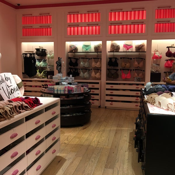 Victoria's Secret Lingerie Store in Pembroke Pines