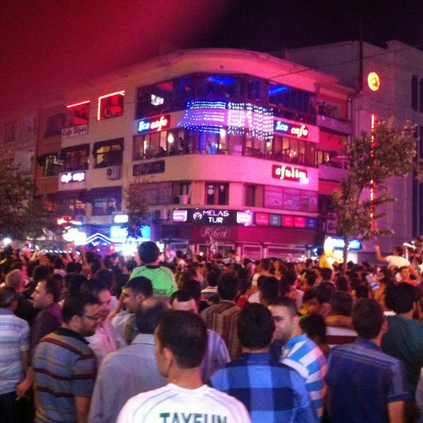 Foto scattata a Zafer Meydanı da Mehmeet il 5/26/2013