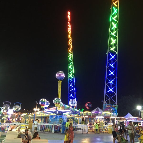 Foto tirada no(a) Parko Paliatso Luna Park por JR em 8/2/2019