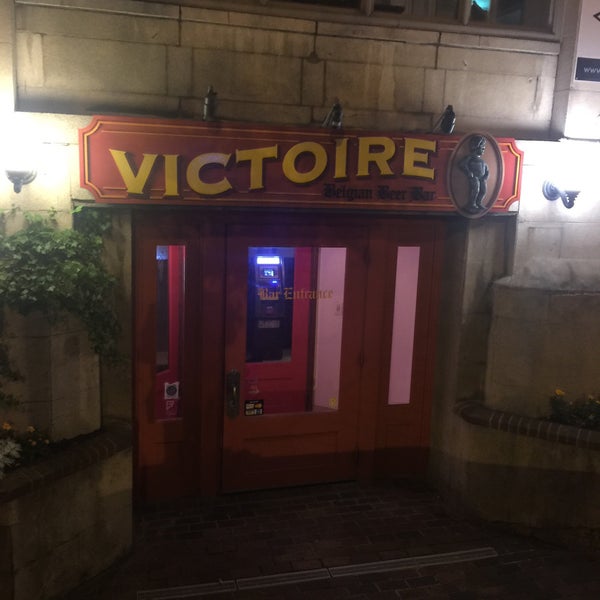 Снимок сделан в Victoire: A Belgian Beer Bar &amp; Bistro пользователем Karen L. 6/15/2017