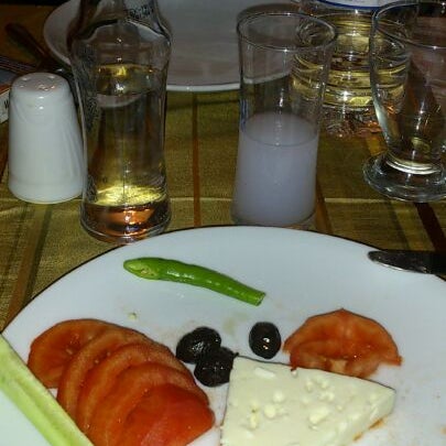 11/29/2013 tarihinde Ozan B.ziyaretçi tarafından Elit Restaurant'de çekilen fotoğraf