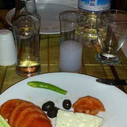 11/29/2013 tarihinde Ozan B.ziyaretçi tarafından Elit Restaurant'de çekilen fotoğraf
