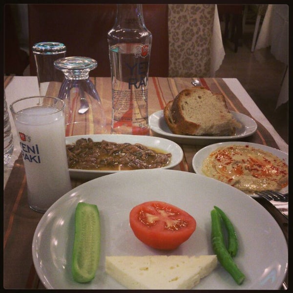 11/30/2013 tarihinde Ozan B.ziyaretçi tarafından Elit Restaurant'de çekilen fotoğraf