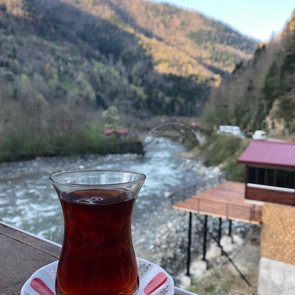Das Foto wurde bei Çinçiva Kafe von Ayşenur T. am 4/13/2019 aufgenommen