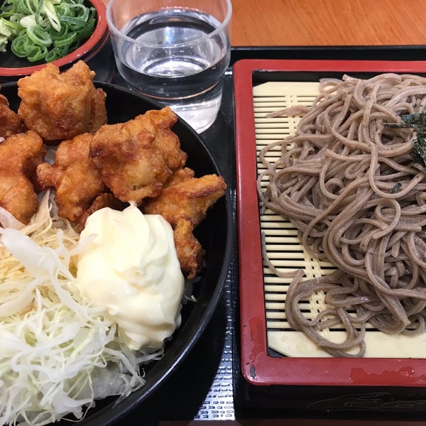 三丁目食堂 Patio De Comidas