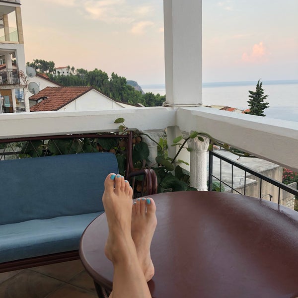Das Foto wurde bei Hotel Adrović von Блондинка 🎀 am 9/7/2019 aufgenommen