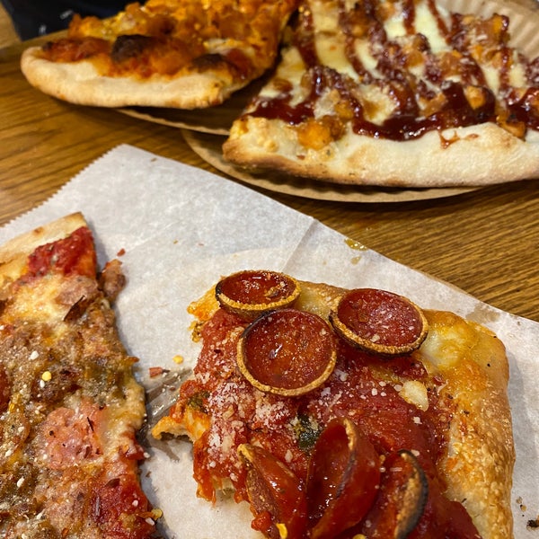 5/12/2022 tarihinde Chuy C.ziyaretçi tarafından New York Pizza Suprema'de çekilen fotoğraf