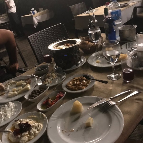 Foto diambil di Körfez Aşiyan Restaurant oleh Büşr@ Çetin pada 7/26/2020