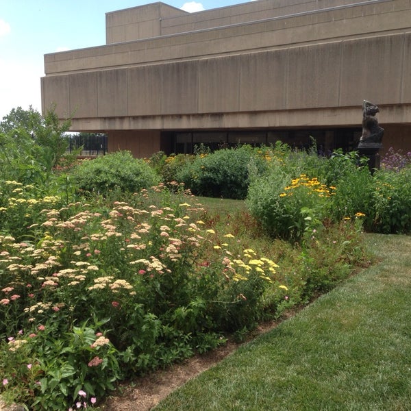 Dahlgren Memorial Library College Library in