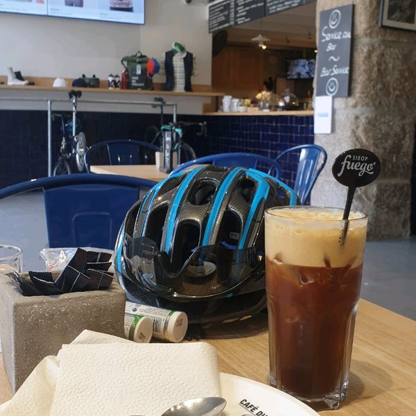 Foto scattata a Café du Cycliste da Pavel G. il 8/16/2021