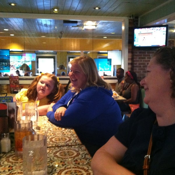 Photo taken at Chili&#39;s Grill &amp; Bar by Mike E. on 5/26/2013